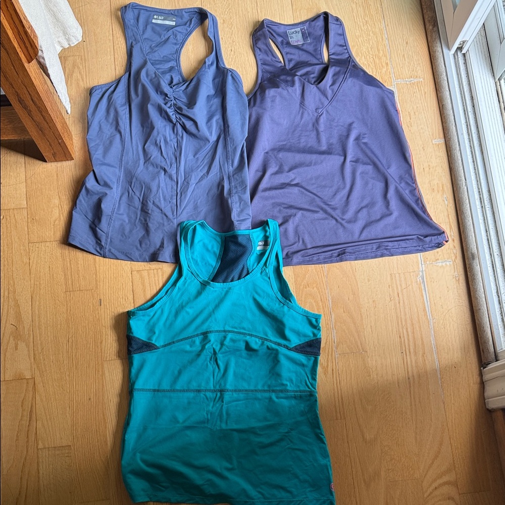 3 Lija /Lucky in Love tank bundle size M